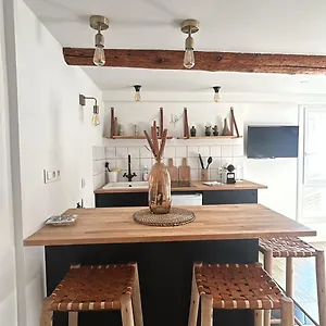  Apartment Place Aux Huiles Frankreich